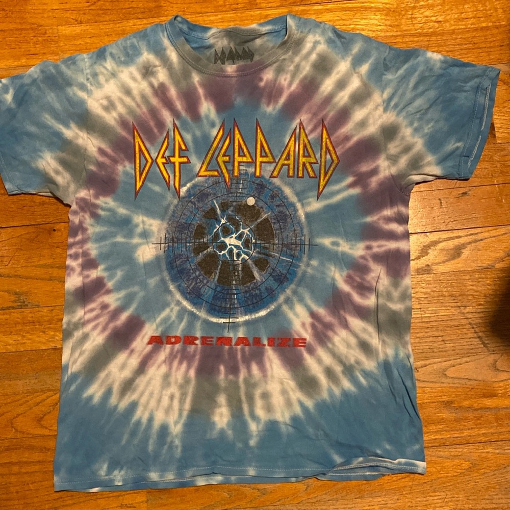 Def Leppard T-shirt small hole in armpit